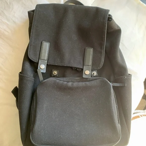 EUC Everlane The Modern Snap Backpack in Black